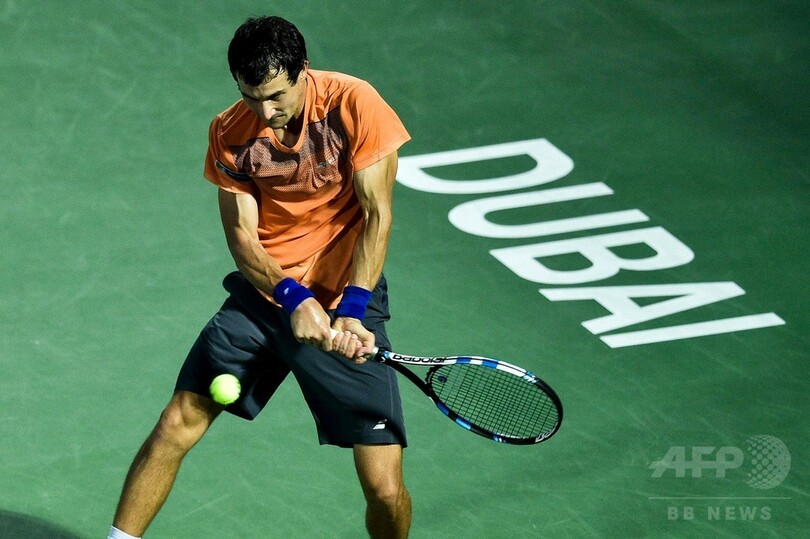 フェデラーが敗れる波乱、予選勝者の116位に不覚 ドバイ選手権