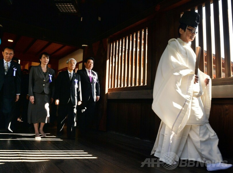 超党派議連の146人が靖国神社を参拝、新藤総務相も