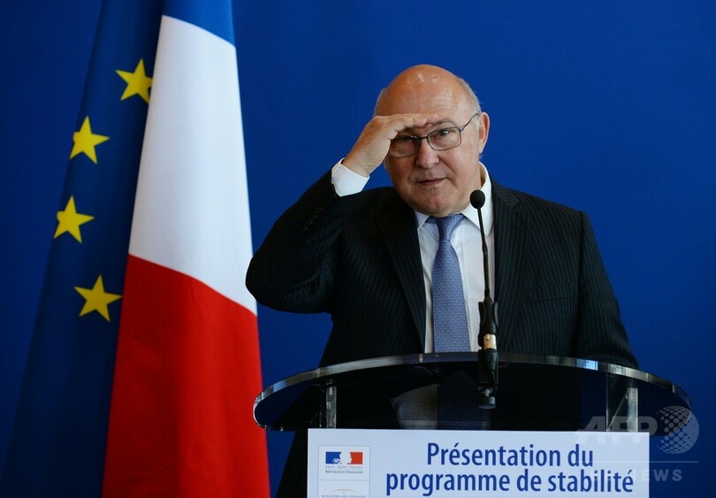 女性記者の下着引っ張った？ 仏財務相、疑惑を否定