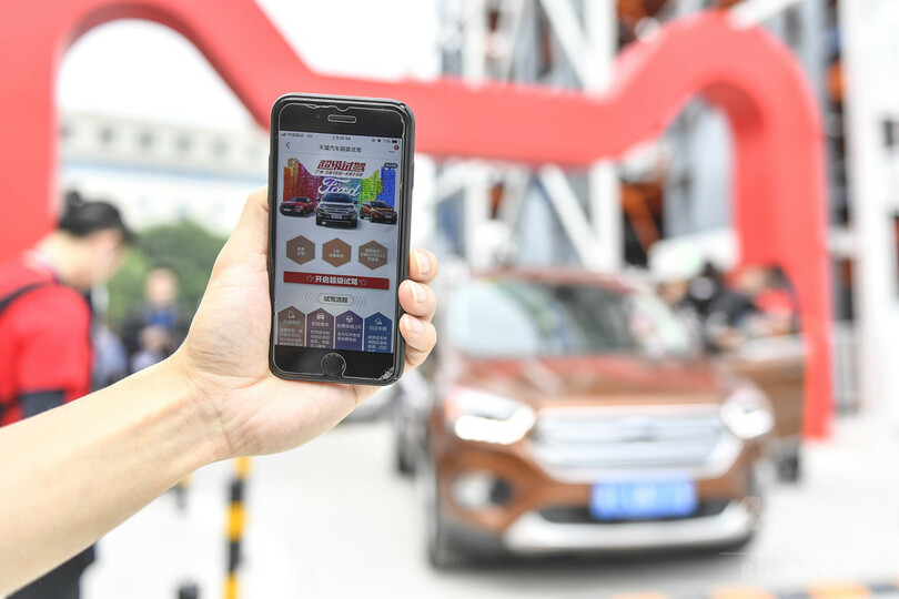 立体駐車場ではありません、自動車の販売機です 広州にオープン