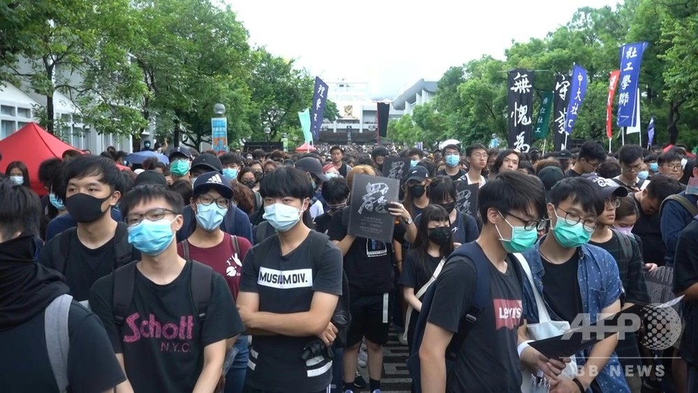 動画：香港で中高生が「人間の鎖」、大学生は授業ボイコットし抗議集会　写真1枚　国際ニュース：AFPBB News