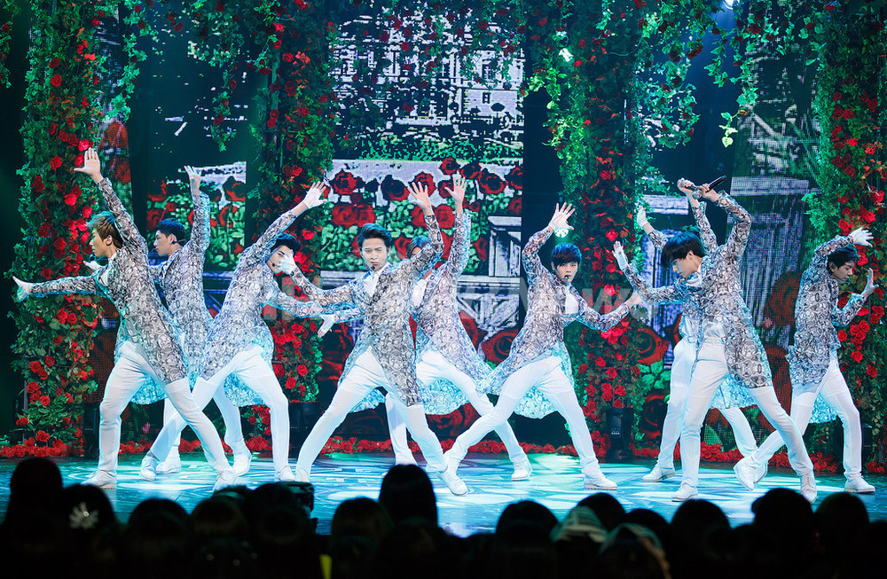 アイドルグループ「ZEA」、音楽番組に登場 写真6枚 国際ニュース:AFPBB News