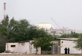 写真は同日、ブシェール原子力発電所、付近の民家および住民。(c)AFP/BEHROUZ MEHRI