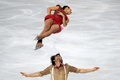12-13フィギュアスケートGPシリーズ第5戦、エリック・ボンパール杯（Trophee Eric Bompard 2012)は16日、フランス・パリ（Paris）のベルシー体育館（Palais omnisports de Paris-Bercy）でペア・ショートプログラム（SP）が行われ、ロシアの川口悠子（Yuko Kawaguchi）/アレクサンドル・ スミルノフ（Alexander Smirnov）組が66.78点で首位に立った。

62.28点で2位につけたカナダのメーガン・デュアメル（Meagan Duhamel）/エリック・ラドフォード（Eric Radford）組（2012年11月16日撮影）。(c)AFP/FRED DUFOUR