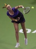 女子テニス、カタール・トータル・オープン（Qatar Total Open 2013）は15日、カタールのドーハ（Doha）でシングルス準々決勝が行われ、大会第7シードのペトラ・クヴィトバ（Petra Kvitova、チェコ）は6-3、3-6、5-7で第2シードのセレーナ・ウィリアムス（Serena Williams、米国）に敗れた。

サーブを放つペトラ・クヴィトバ（2013年2月15日撮影）。(c)AFP/AL-WATAN DOHA/KARIM JAAFAR