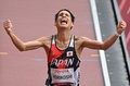 東京パラリンピック、陸上男子マラソン（視覚障害T12）。銅メダル獲得を喜ぶ堀越信司（2021年9月5日撮影）。(c)Kazuhiro NOGI / AFP