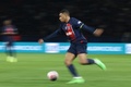サッカーフランス杯準々決勝、パリ・サンジェルマン対ニース。ボールをコントロールするパリ・サンジェルマンのキリアン・エムバペ（2024年3月13日撮影）。(c)FRANCK FIFE / AFP
