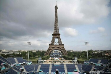 20 now is Tower Eiffel The トランプ （エッフェル塔、CNN、BEE