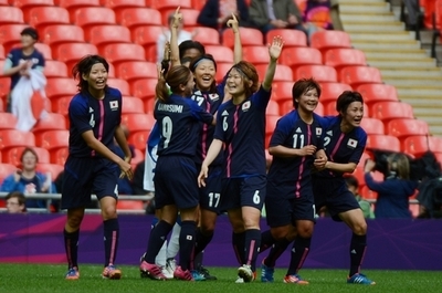 なでしこジャパンがフランス下し決勝進出、女子サッカー