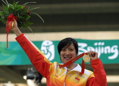 杜麗 射撃女子ライフル3姿勢 五輪新で金メダルを獲得