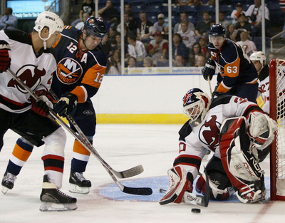 デビルズ 2-1でアイランダーズに勝利