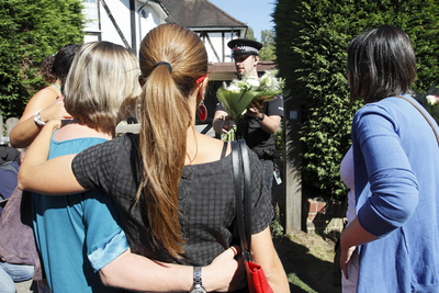 仏アルプスの村の英国人一家銃撃事件、生き残った娘が英国に戻る