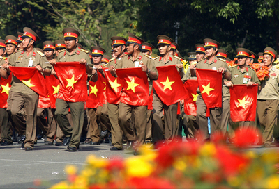 ベトナム、ホーチミン市でパレード・｢テト攻勢｣から40年