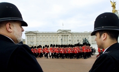 警官になりすました男に禁固刑、英ロンドン