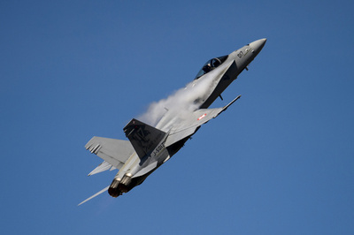 スイス軍戦闘機が消息絶つ アルプスに墜落か