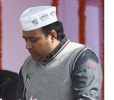 わいせつ映像で解任の前女性相、レイプ容疑で逮捕 インド