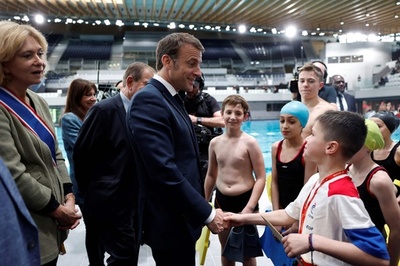 マクロン大統領、仏歌手ナカムラさんのパリ五輪登場を支持