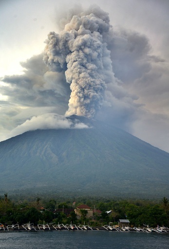 バリ島のアグン山 大規模噴火の恐れも 専門家 写真1枚 国際ニュース Afpbb News