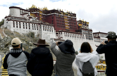 中国でチベット観光が人気に にぎわい取り戻す「天空の都」