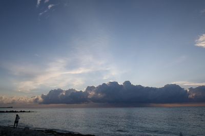 米市長、休暇中の釣りで1.6億円相当のコカイン「捕獲」