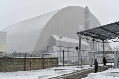チェルノブイリ原発、巨大な新シェルター公開 ウクライナ