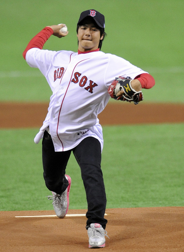 石川遼 08MLB日本開幕シリーズ・第2戦の始球式を務める
