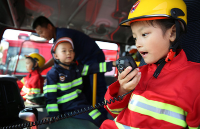 「小さな消防士」たちが防災を学ぶ 青島
