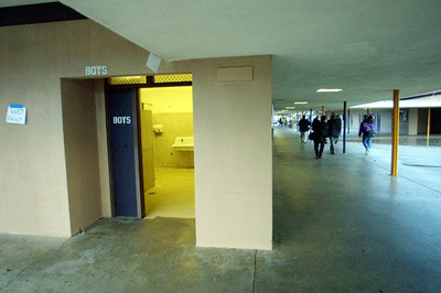 授業中トイレ許さずバケツへ排尿指示、元女子生徒に1.4億円賠償