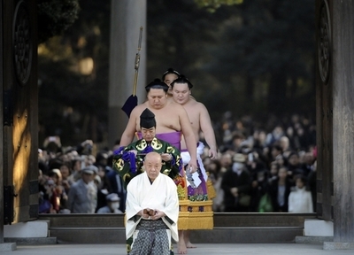 白鵬が明治神宮で奉納土俵入り、新年恒例