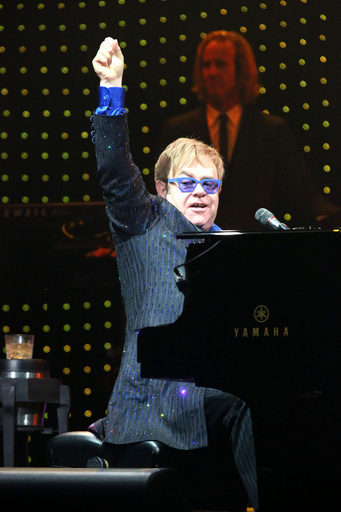 エルトン・ジョン「公演を艾未未氏に捧げる」、北京で表明