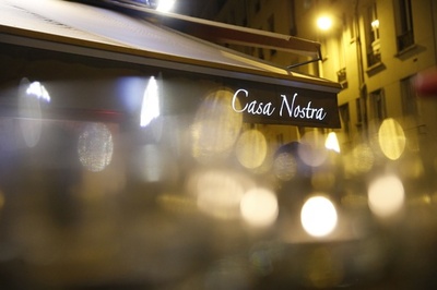 パリ同時テロ現場のレストラン、映像売却報道で「商売が破滅」