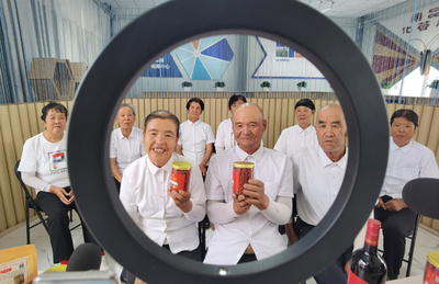 中国で活発化する「銀髪経済」 コロナ禍で高齢者の情報格差が解消