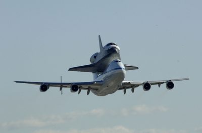 「エンデバー」、ケネディ宇宙センターに無事到着
