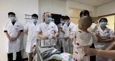 1歳の中国男児 おなかに「赤ちゃん」がいた