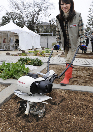 ホンダ、家庭用カセットガスで動く耕うん機