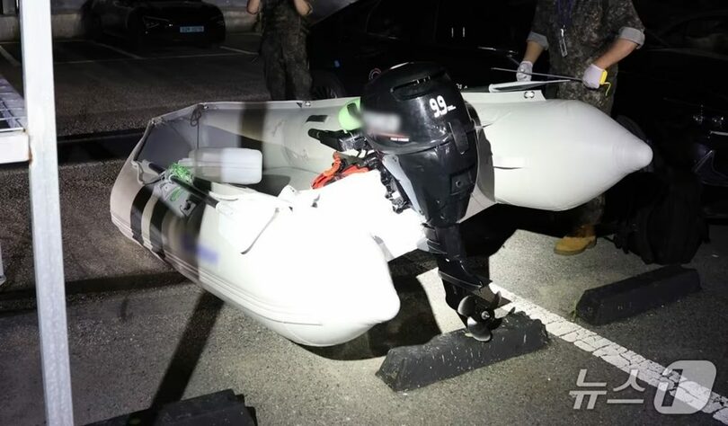 中国反体制派の董広平氏が韓国領海に入るために乗ってきたゴムボート(c)news1