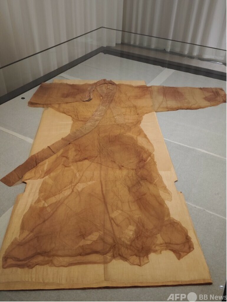 煙のように軽い2200年前のシルクのガウン・中国