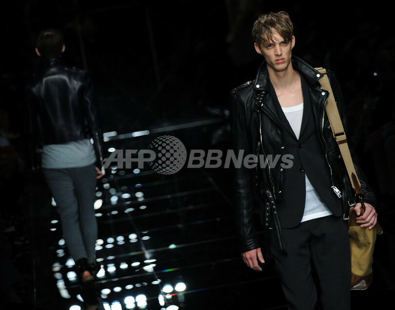 ＜11年春夏ミラノ・メンズコレクション＞バーバリー プローサム、新作を発表