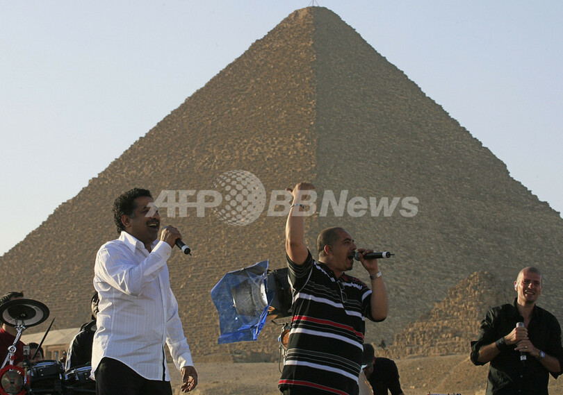 フランス語ラップグループ「IAM」、ピラミッドで無料コンサートを開催
