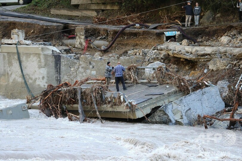仏伊国境で洪水、4人死亡 不明者の捜索活動続く