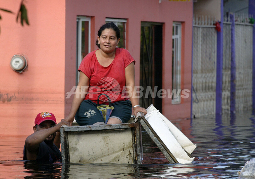 メキシコ大洪水、タバスコ州の大半がまだ冠水、健康被害の懸念も
