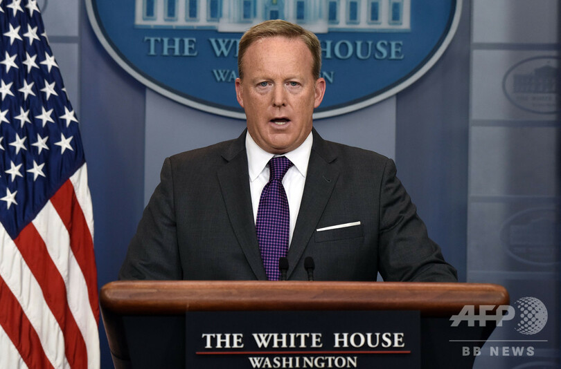 スパイサー元報道官が社交ダンスデビュー 衣装にネット騒然