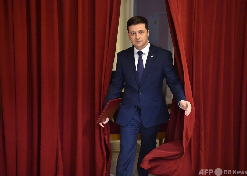 ゼレンスキー大統領、コメディー俳優から抵抗の象徴に ウクライナ