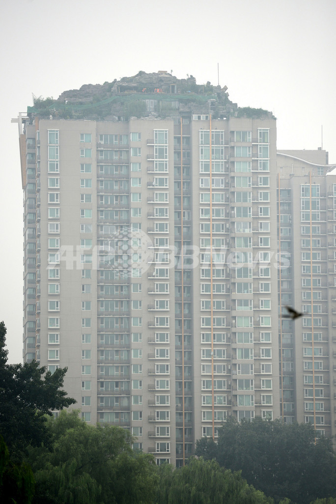 北京の違法「岩屋敷」、解体始まる