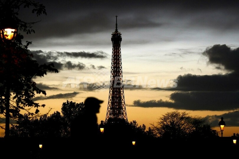 エッフェル塔の階段の一部、1100万円で落札