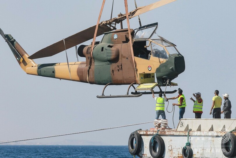 海底に戦車やヘリを展示、ヨルダンに水中軍事博物館オープン