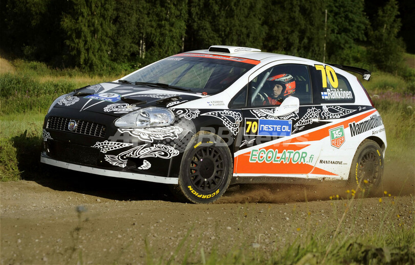 ヒルボネン デイ1終えて首位に立つ、ラリー・フィンランド