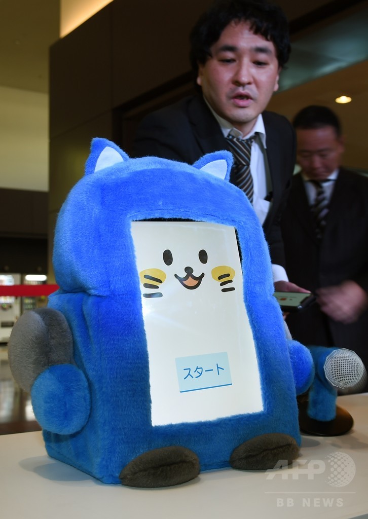 手荷物運びや通訳補助も 羽田空港でロボットの実証実験開始