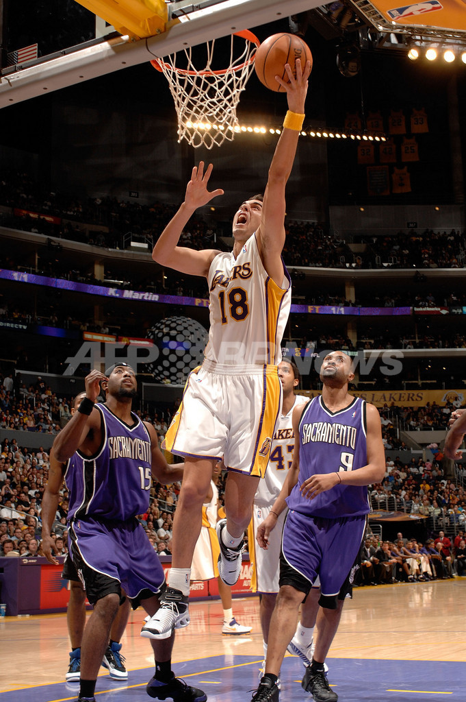 ＜06-07NBA＞レイカーズ キングスに快勝し今季39勝目を挙げる - 米国