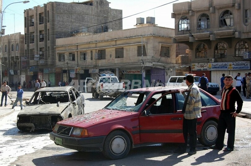 イラク軍基地に自爆攻撃、兵士10人死亡